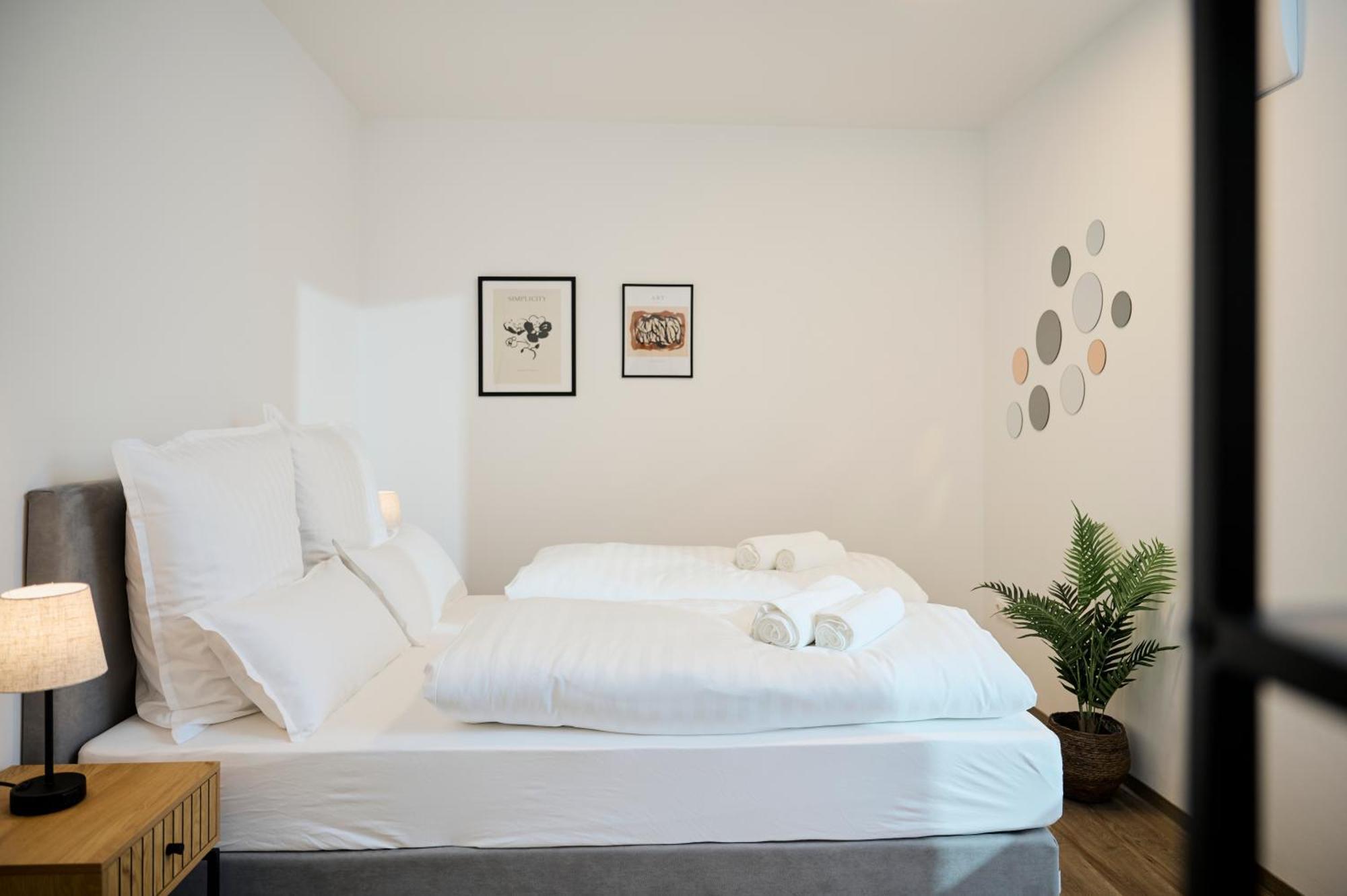 Moderne Apartments Mit Highspeed-Wlan Und Gratis-Tiefgarage Ihr Perfekter Rueckzugsort Nahe Dem Zentrum Und Der Therme I Barrierearm บาดคิสซินเงิน ภายนอก รูปภาพ