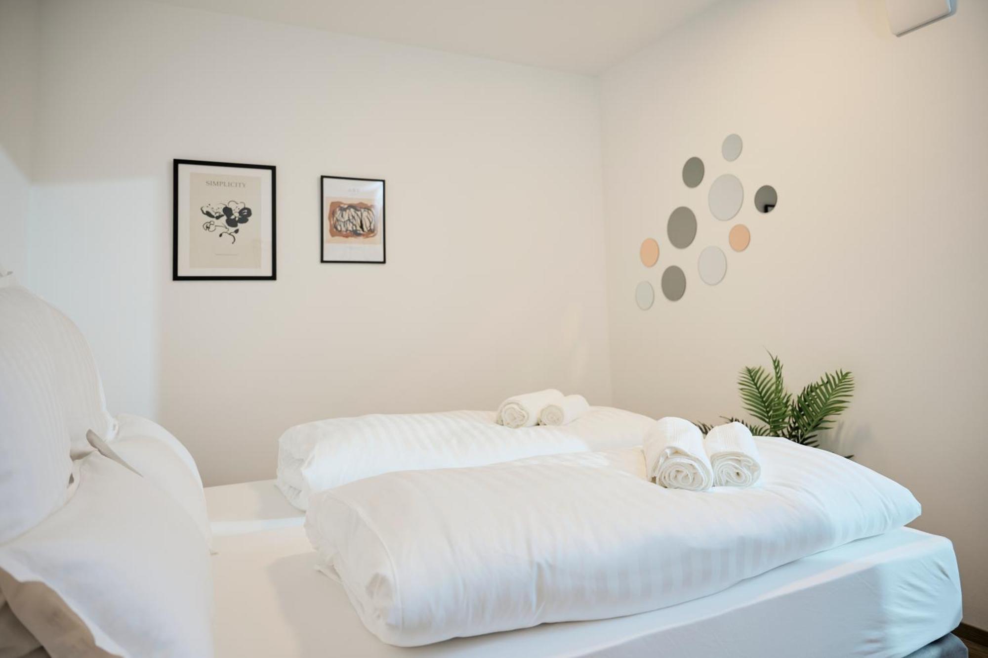 Moderne Apartments Mit Highspeed-Wlan Und Gratis-Tiefgarage Ihr Perfekter Rueckzugsort Nahe Dem Zentrum Und Der Therme I Barrierearm บาดคิสซินเงิน ภายนอก รูปภาพ
